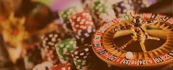 Slot game interface showing reels and paytable on indosat toto.com mobile app